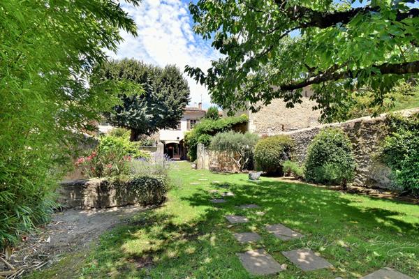 MAISON DE VILLAGE EN PIERRES du 19ème à vendre de 350m², 7 chambres, jardin, piscine, garage, proche de LOURMARIN