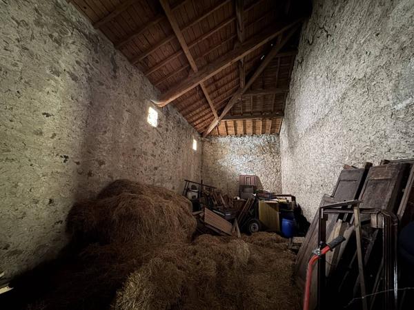 Maison ancienne 90m² avec dépendances au Monestier