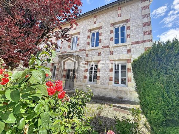COUP DE CŒUR ASSURÉ – Demeure de caractère au cœur de Châteauneuf-sur-Charente
