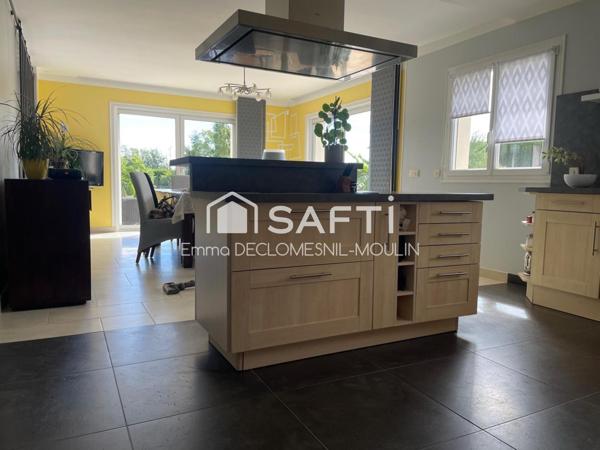 Superbe propriété, triple garage