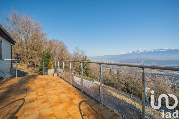 Maison 6 pièces de 168 m² à Claix (38640)