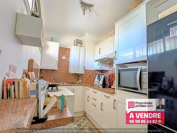 BEAU 2 PIECES 45 m² avec CAVE ET PARKING - CENTRE VILLE AU CALME