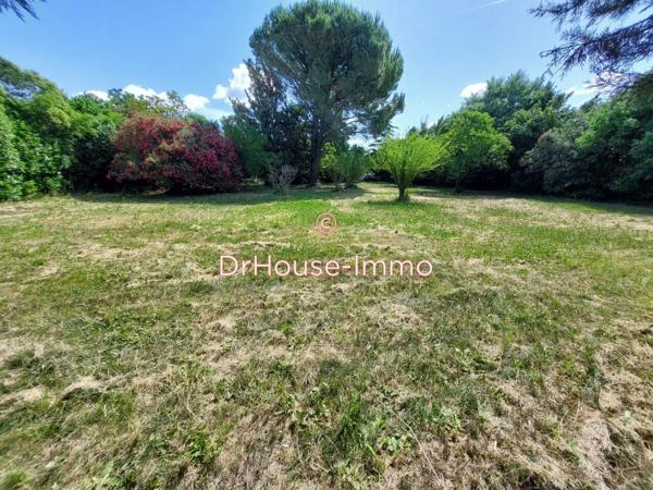 Terrain à vendre 3 pièces de 2 700 m²