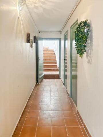 3 logements: soit deux T3 et un T2 avec deux garages et cave