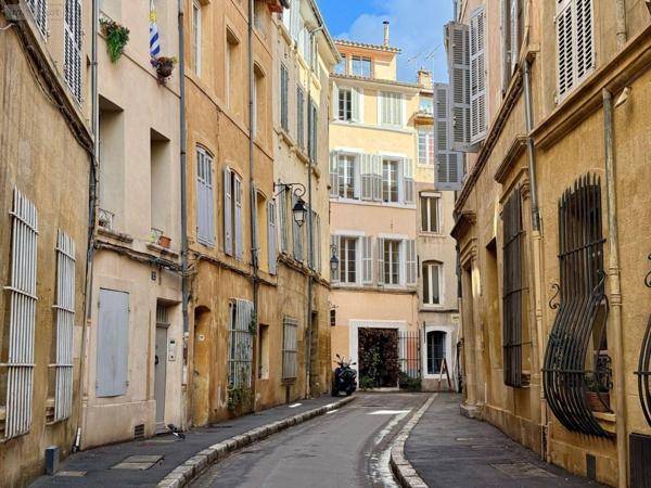 Appartement ancien à vendre à Aix-en-Provence dans les Bouches-du-Rhône (13090), ref : 10521/27   
Palais de Justice