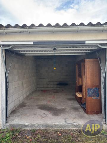 Location parking Cholet : 63 € - AJP Immobilier Cholet