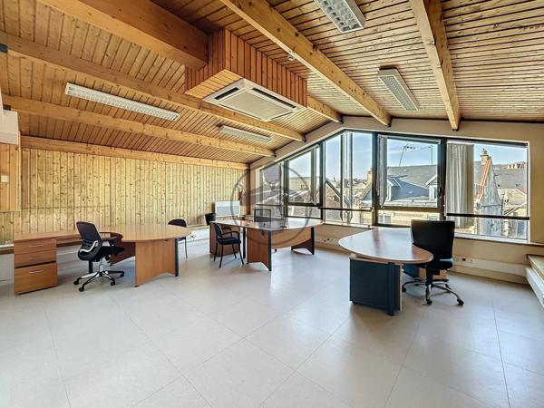 Location Bureau 3 pièces 91 m2 à Saint-Quentin