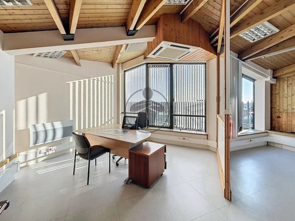 Location Bureau 3 pièces 91 m2 à Saint-Quentin