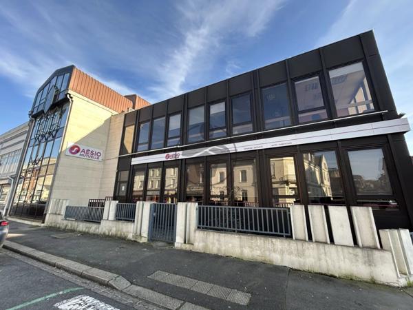 Location Bureau 3 pièces 91 m2 à Saint-Quentin
