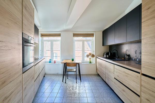 Superbe appartement avec terrasse, parking possible.