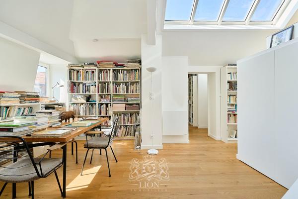 Superbe appartement avec terrasse, parking possible.