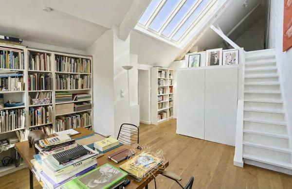 Superbe appartement avec terrasse, parking possible.