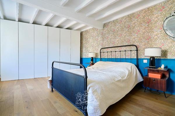 Superbe appartement avec terrasse, parking possible.