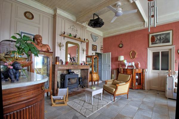 Maison de caractère du XVIIIᵉ siècle à Chemin – Charme et Authenticité