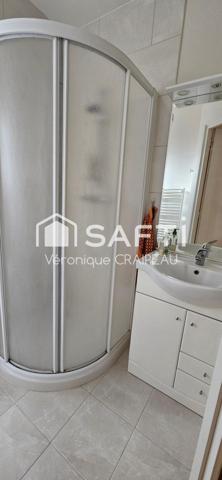 Maison familiale en parfait état de 134m² hab avec 4 chambres, bureau et grand garage sur terrain clos de 683m².