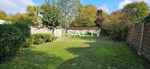 Maison familiale en parfait état de 134m² hab avec 4 chambres, bureau et grand garage sur terrain clos de 683m².