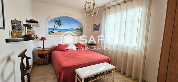 Maison familiale en parfait état de 134m² hab avec 4 chambres, bureau et grand garage sur terrain clos de 683m².