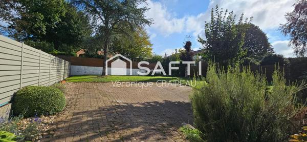 Maison familiale en parfait état de 134m² hab avec 4 chambres, bureau et grand garage sur terrain clos de 683m².