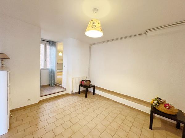 HYERES - T5 - 91 m² - Place Clemenceau
