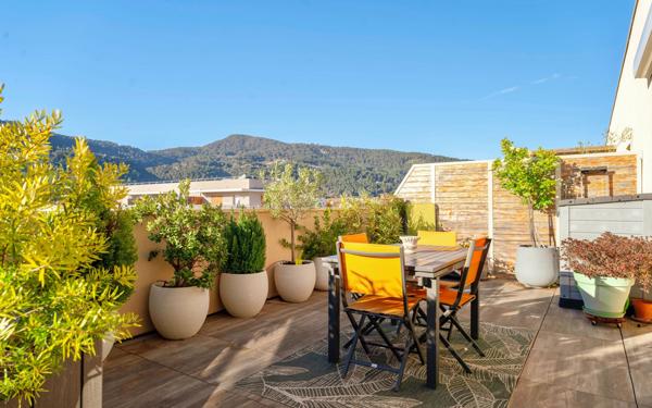 Appartement à vendre    3 pièces • 64,61 m2 Solliès-Pont