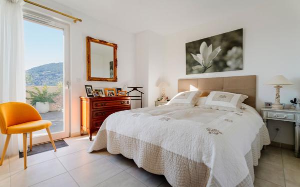Appartement à vendre    3 pièces • 64,61 m2 Solliès-Pont