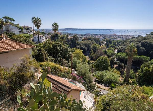 Maison à vendre    5 pièces • 919 m2 Golfe Juan - Vallauris