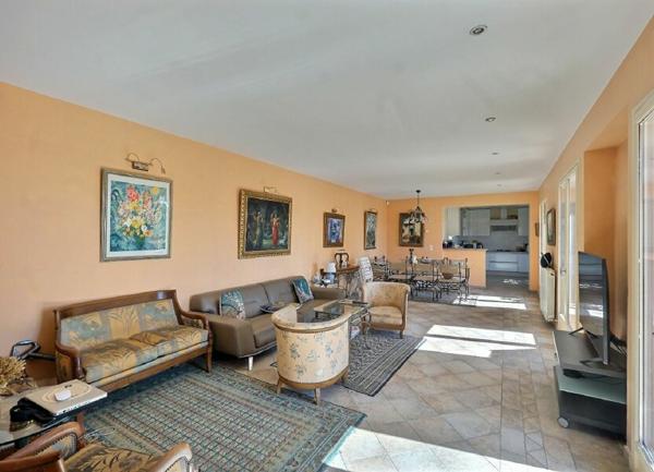 Maison à vendre    5 pièces • 919 m2 Golfe Juan - Vallauris