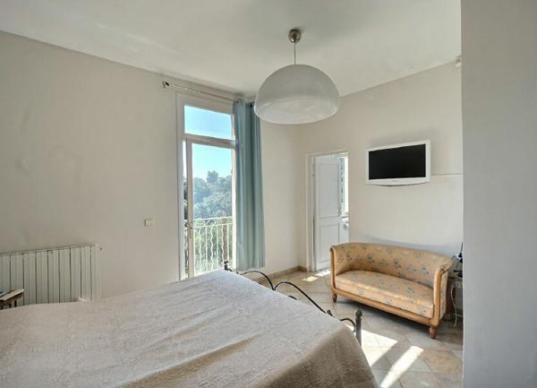 Maison à vendre    5 pièces • 919 m2 Golfe Juan - Vallauris