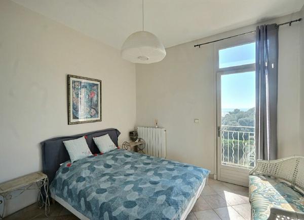 Maison à vendre    5 pièces • 919 m2 Golfe Juan - Vallauris