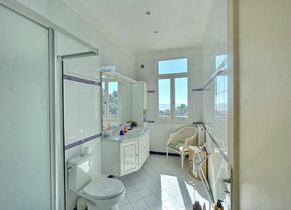 Maison à vendre    5 pièces • 919 m2 Golfe Juan - Vallauris