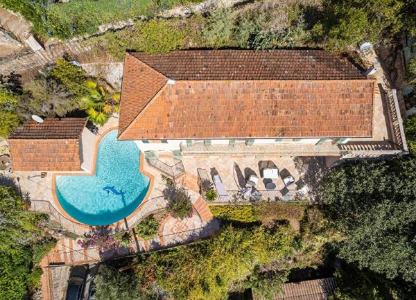 Maison à vendre    5 pièces • 919 m2 Golfe Juan - Vallauris