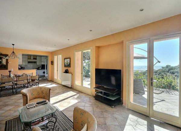 Maison à vendre    5 pièces • 919 m2 Golfe Juan - Vallauris