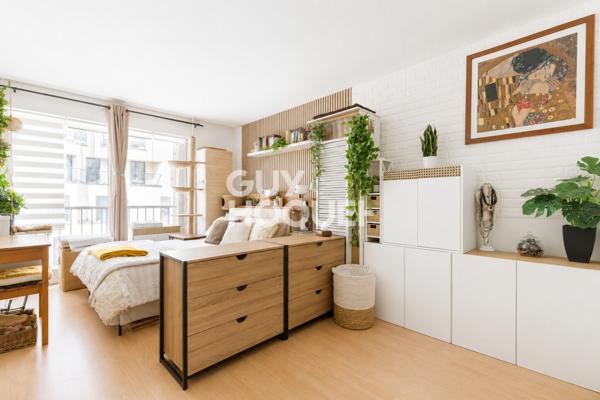 75015 Paris / Convention / 2 pièces 54 m² / Balcon Ouest / Cave / Parking possible