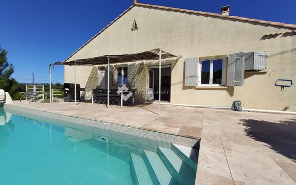 BARJAC – BELLE VILLA DE PLAIN-PIED AVEC PISCINE, GRAND TERRAIN ET ENVIRONNEMENT PRIVILÉGIÉ