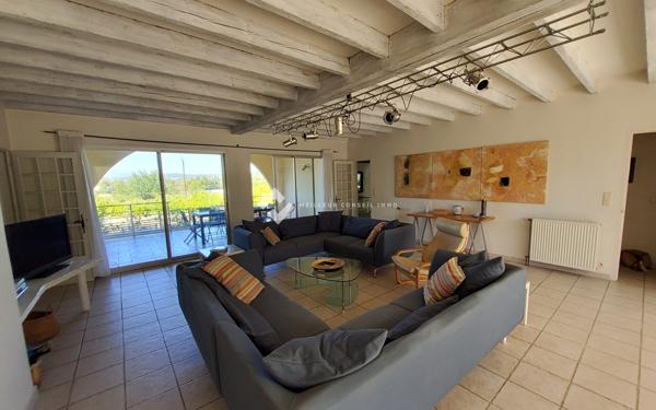 BARJAC – BELLE VILLA DE PLAIN-PIED AVEC PISCINE, GRAND TERRAIN ET ENVIRONNEMENT PRIVILÉGIÉ