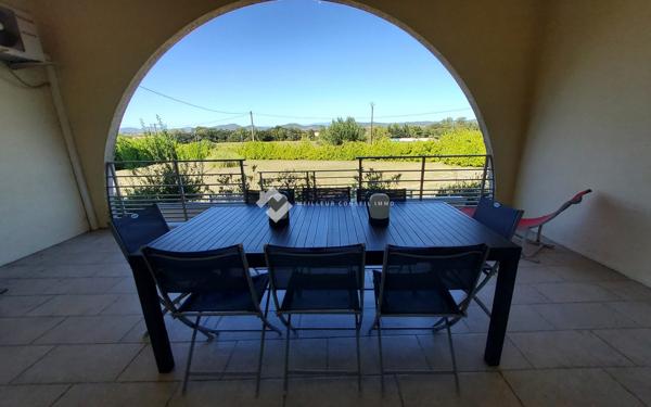 BARJAC – BELLE VILLA DE PLAIN-PIED AVEC PISCINE, GRAND TERRAIN ET ENVIRONNEMENT PRIVILÉGIÉ