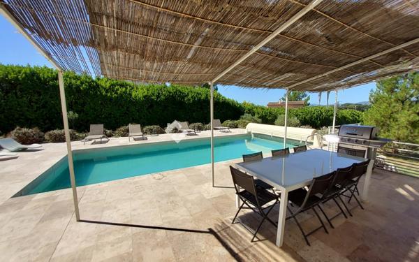 BARJAC – BELLE VILLA DE PLAIN-PIED AVEC PISCINE, GRAND TERRAIN ET ENVIRONNEMENT PRIVILÉGIÉ