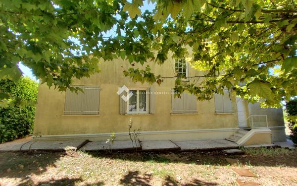 BARJAC – BELLE VILLA DE PLAIN-PIED AVEC PISCINE, GRAND TERRAIN ET ENVIRONNEMENT PRIVILÉGIÉ