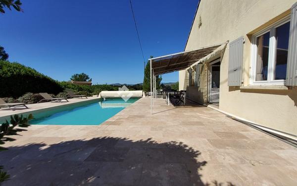 BARJAC – BELLE VILLA DE PLAIN-PIED AVEC PISCINE, GRAND TERRAIN ET ENVIRONNEMENT PRIVILÉGIÉ