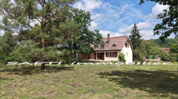 Maison de 198m2 habitables - 4 chambres - terrain de 6600m2 autour + sous-sol total .