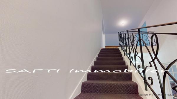 Maison de 198m2 habitables - 4 chambres - terrain de 6600m2 autour + sous-sol total .