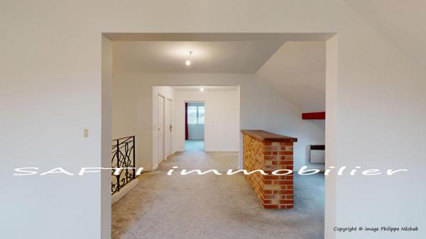 Maison de 198m2 habitables - 4 chambres - terrain de 6600m2 autour + sous-sol total .