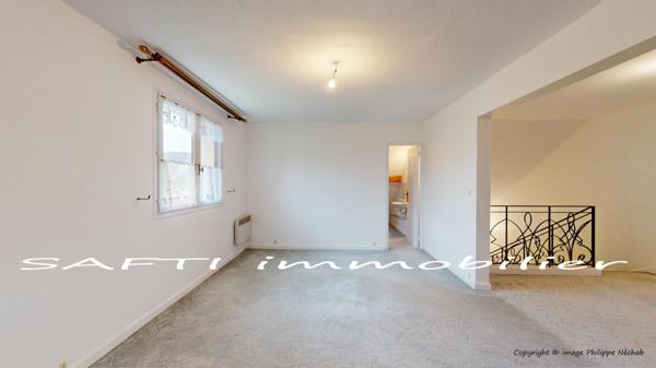 Maison de 198m2 habitables - 4 chambres - terrain de 6600m2 autour + sous-sol total .