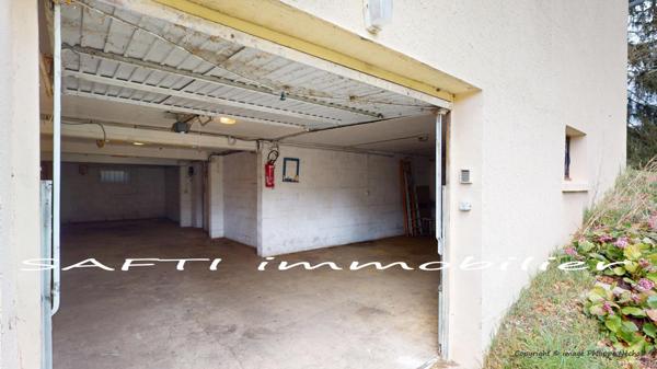 Maison de 198m2 habitables - 4 chambres - terrain de 6600m2 autour + sous-sol total .