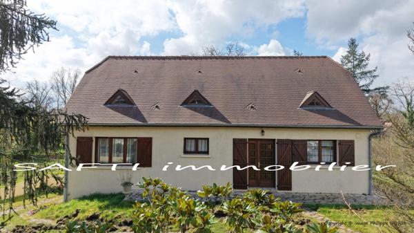 Maison de 198m2 habitables - 4 chambres - terrain de 6600m2 autour + sous-sol total .