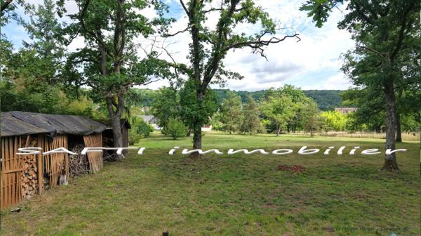 Maison de 198m2 habitables - 4 chambres - terrain de 6600m2 autour + sous-sol total .