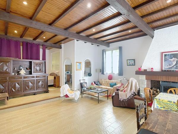 Belle maison de maître avec piscine et garage
