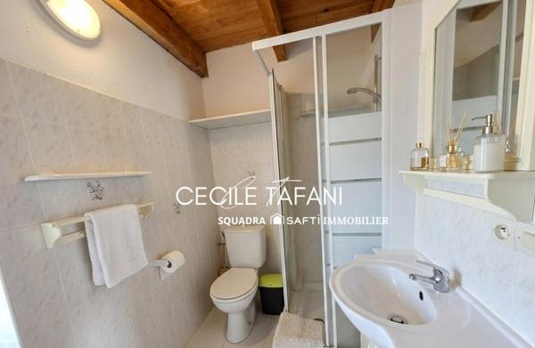 À Zerubia, charme authentique et vue montagne.