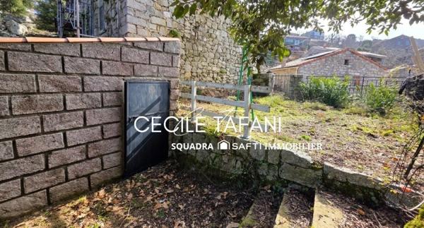 À Zerubia, charme authentique et vue montagne.