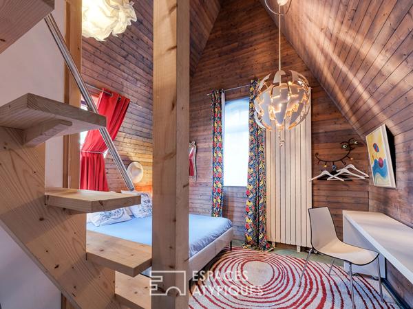 Maison de maître et son jardin luxuriant avec piscine